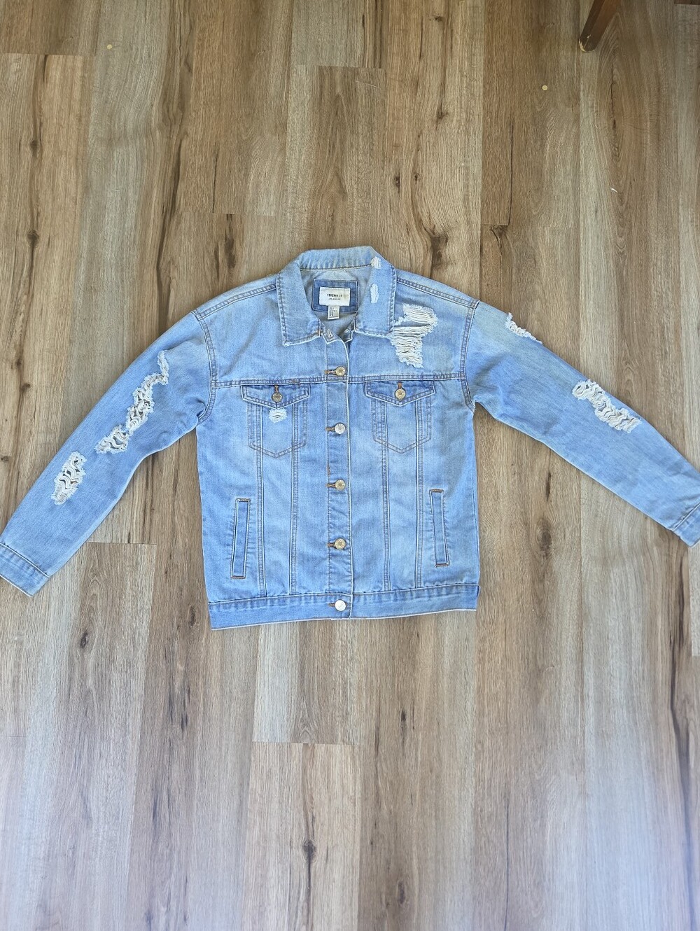 Forever 21 Women’s Small Light Wash Denim Jacket Jean Jacket Distressed Trucker